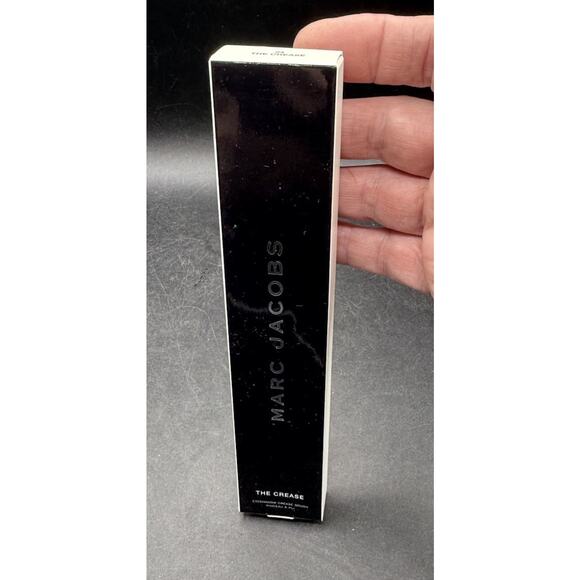 MARC JACOBS The Crease No. 24 Eye Shadow Brush - Picture 2 of 10